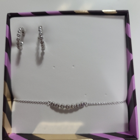 Michael Hill bracelet and earrings - Picture 3 of 6